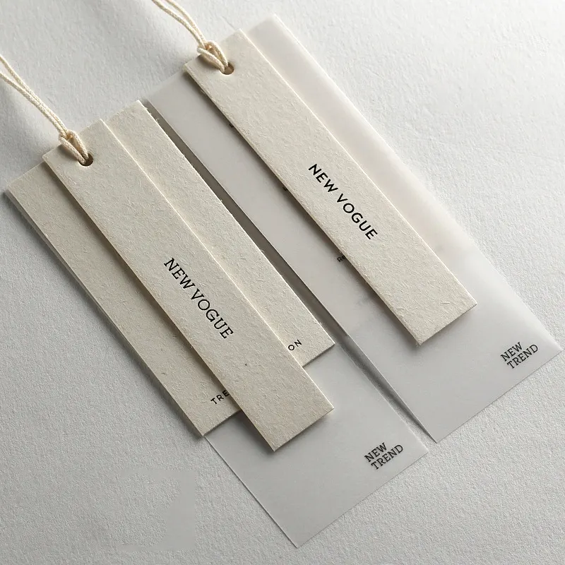 Impressão personalizada biodegradável luxo Pano bege Tags especiais Hangtags roupas papelão