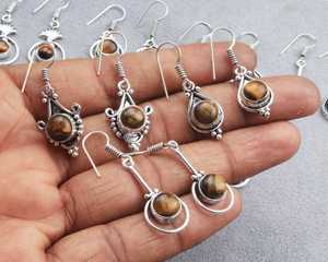 Boucles d'oreilles pendantes uniques en alliage de laiton massif avec pierre œil de tigre, design chic et bohème pour femmes, bijoux de créateur. - Product Image 4