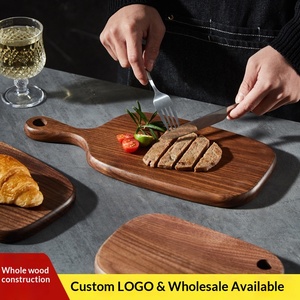 Tagliere in Legno di Noce Nero Nordamericano Premium, Vassoio da Servizio Artigianale con Manico Ergonomico, Qualità Professionale per Salumi e Formaggi - Product Image 2
