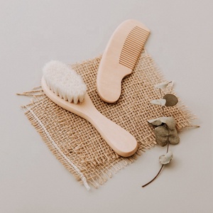 Ensemble Brosse à Cheveux et <span class=keywords><strong>Peigne</strong></span> en Bois Naturel Écologique avec Poils <span class=keywords><strong>de</strong></span> Chèvre Doux pour Nouveau-né et Brosse Anti-Croûtes <span class=keywords><strong>de</strong></span> <span class=keywords><strong>Lait</strong></span> - Product Image 4