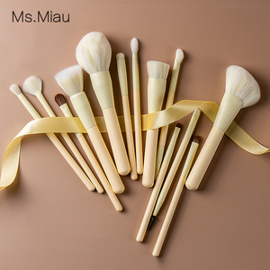 Set di 13 <span class=keywords><strong>Pennelli</strong></span> Professionali di Alta Qualità <span class=keywords><strong>per</strong></span> Trucco, con Manico <span class=keywords><strong>in</strong></span> Legno, Marca Belleza, Morbidi al Tatto, <span class=keywords><strong>per</strong></span> Correttore - Product Image 3