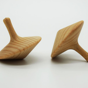 Gioco tradizionale per bambini trottola a forma di imbuto trottola in legno trottola in legno di faggio - Product Image 4