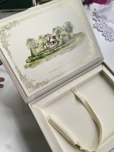 Tùy Chỉnh Sang Trọng Lời Mời Đám Cưới Hộp Tái Sử Dụng Cứng Nhắc Nhung Hộp Với Vàng Dập Tại Chỗ UV In Ấn Tráng Giấy Bao Bì - Product Image 2