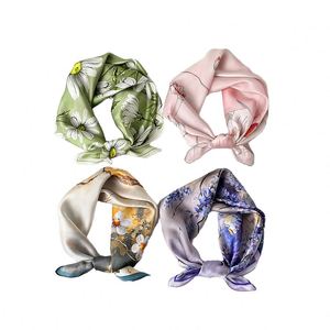 Pañuelo de Seda para Mujer, 12 mm, Diseño con Estampado de Flores y Letras, 53*53 cm, Cuadrado - Product Image 1