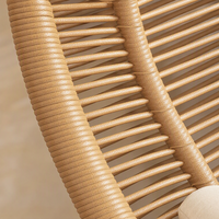 Fauteuil à bascule d'extérieur en rotin PE tressé à la main avec structure en acier carbone durable pour la sieste