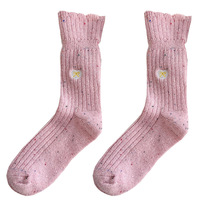 Chaussettes de sport pour femmes en spandex/nylon tricoté à motif de points, respirantes, séchage rapide, pour un usage quotidien au printemps