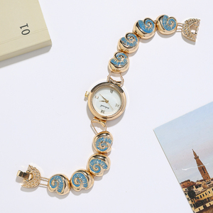 Orologio da Polso al Quarzo Vintage Personalizzato all'Ingrosso, Orologio Bracciale Estivo di Alta Qualità con Elementi Multipli per Donne - Product Image 1