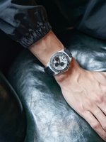 2025 LOGO personnalisé lance une montre mécanique de luxe 40MM en fibre de carbone verre saphir hommes est mécanique