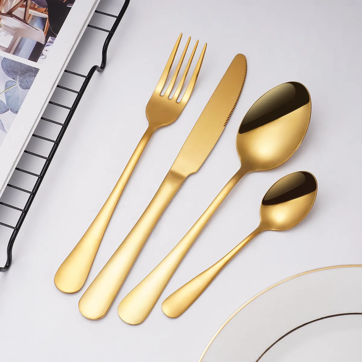 Wholesale Restaurant Hotel Kitchen Silverware Luxury Gold Plated Knife Spoon Fork Silver Flatware Stainless Steel Cutlery Set