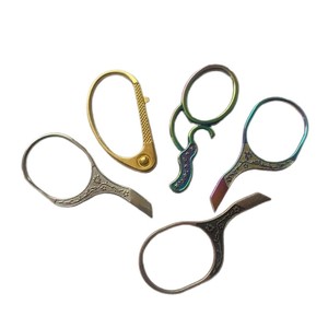 Yicheng - Fábrica de Fundición y Procesamiento de Moldes para Piezas Metálicas de Aleación de Zinc Fundidas a Presión con Diseño Retro de Flor de Ciruelo para Mango de Tijeras - Product Image 3