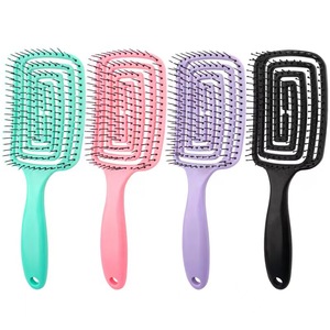 <span class=keywords><strong>Brosse</strong></span> à <span class=keywords><strong>cheveux</strong></span> en plastique incurvée à pointe sphérique en nylon ultra doux de marque privée <span class=keywords><strong>brosse</strong></span> à <span class=keywords><strong>cheveux</strong></span> à évent creux <span class=keywords><strong>brosse</strong></span> démêlante pour <span class=keywords><strong>cheveux</strong></span> bouclés - Product Image 1