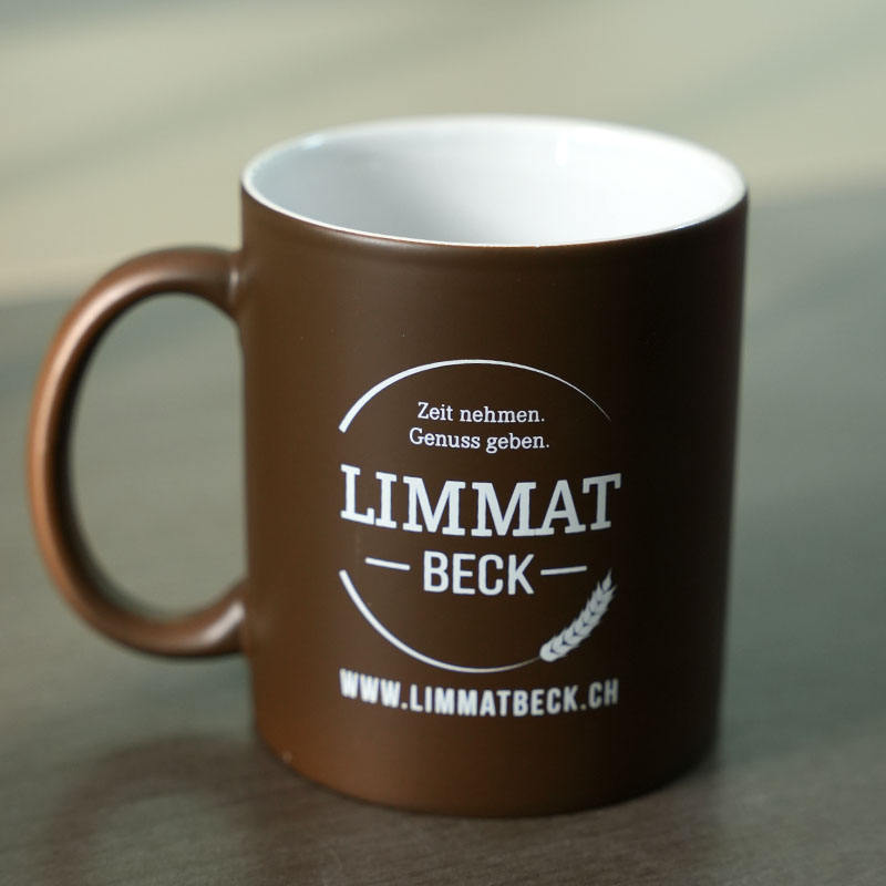 สีน้ำตาล