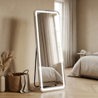 Miroir sur pied rectangulaire intelligent à LED avec cadre en aluminium doré de luxe, coins arrondis, rétroéclairé, anti-buée, tactile et à intensité variable pour hôtel
