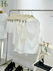 Vestido midi blanco de un solo hombro con lazo, detalle de lazo - Product Image 2