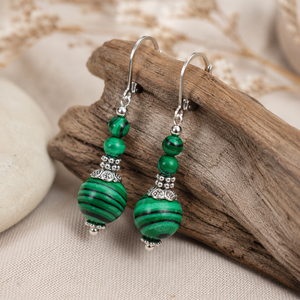 Orecchini Pendenti Vintage con Motivo Verde in Pietra, Stile Etnico per Donne - Product Image 3