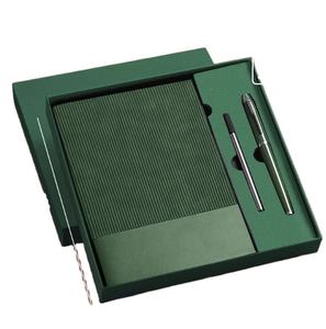 สมุดบันทึกปกอ่อน/ปกแข็ง หนัง พร้อมตัวล็อคแม่เหล็ก ไดอารี่ สมุดจดบันทึก พกพาสะดวก ใช้เป็นสมุดวางแผนการเดินทาง <span class=keywords><strong>ชุด</strong></span>กล่องของขวัญ - Product Image 1