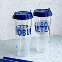 Gobelets en plastique jetables avec couvercles, logo personnalisable, diamètre 90 mm, disponibles en capacités de 500 ml / 700 ml