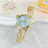 Nouvelle montre pour femme de style niche, haut de gamme, en forme d'étoile à cinq branches, bracelet étoile, montre à quartz