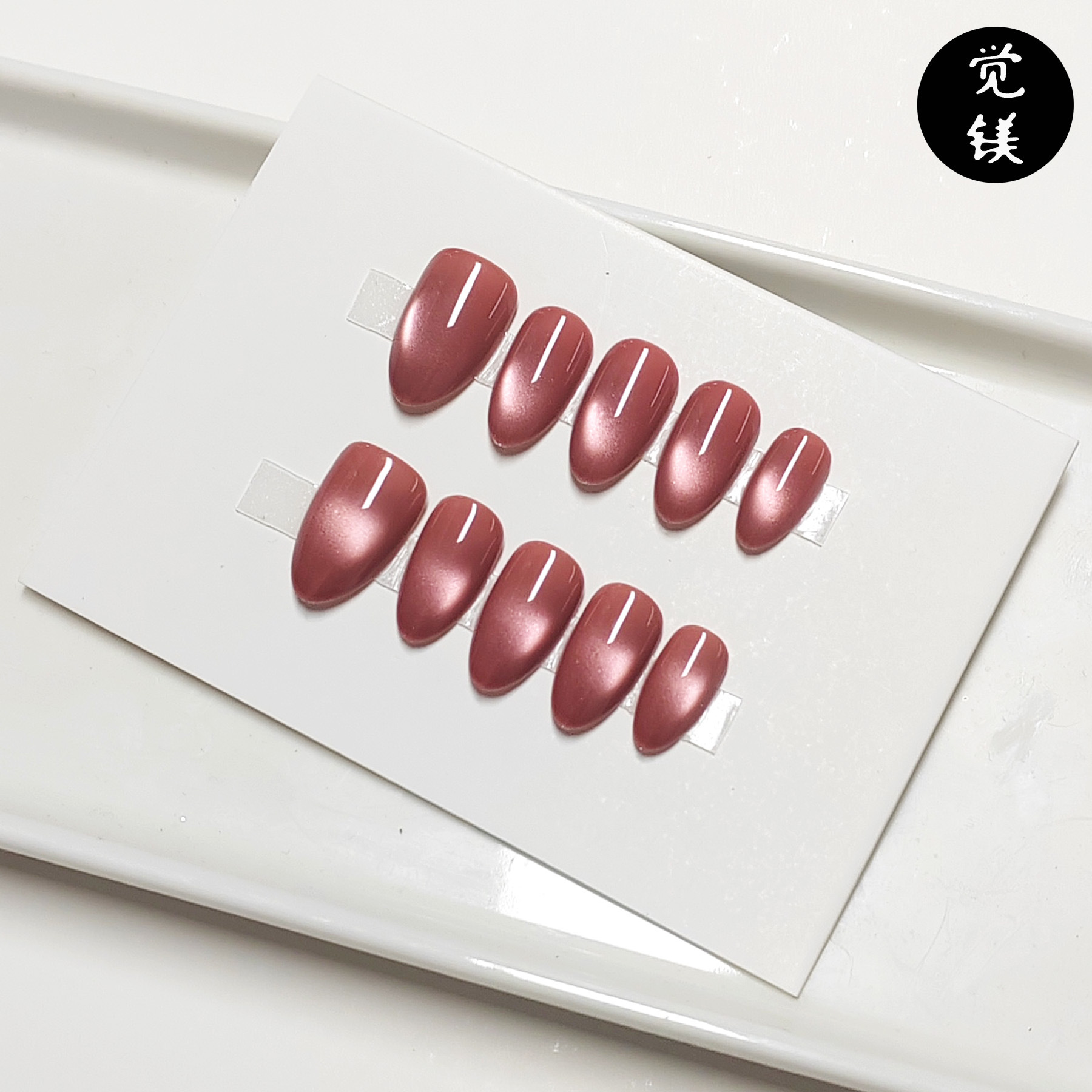 Pâte de haricots rouges, perle de verre, œil de chat