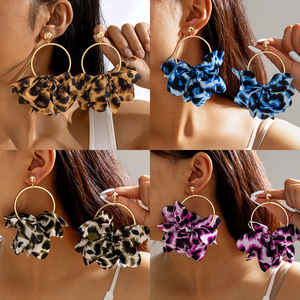 Orecchini Pendenti Geometrici Circolari con Gemme e Tessuto Leopardato Colorato per Gioielleria - Vendita all'Ingrosso - Product Image 2