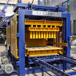 เครื่องทำบล็อกคอนกรีตแบบมีรู QT15-15 สำหรับทำ<span class=keywords><strong>เสา</strong></span>คอนกรีต บล็อกปูพื้นคอนกรีตแบบประสาน และบล็อกกลวง มีจำหน่ายในเมืองดูแรน - Product Image 5