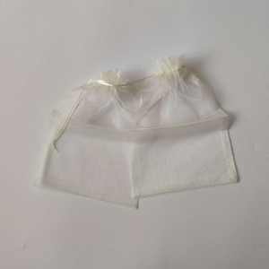 Sacs en organza blancs personnalisés avec cordon de serrage - Pochettes cadeaux transparentes avec fermeture à cordon pour bijoux et cadeaux de mariage - Product Image 5