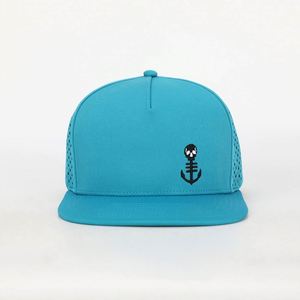 Gorra Personalizada OEM de 5 Paneles, Poliéster y Spandex, con Logotipo Bordado, Perforaciones Cortadas con Láser, Gorra Plana de Hip Hop, de Lujo, con Cierre a Presión - Product Image 2