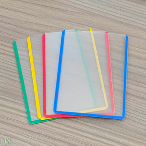 Protector de Tarjetas Coleccionables QY Personalizado de 3x4 Pulgadas y 35pt con Borde de Color para Coleccionistas - Product Image 1
