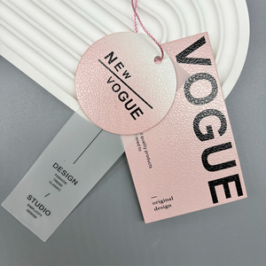 Chất lượng cao tùy chỉnh thẻ màu hồng treo thẻ với cao cấp thẻ màu đen dập nóng và quá trình dập nổi - Product Image 6