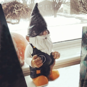 Mini giocatore di <span class=keywords><strong>hockey</strong></span> in resina personalizzato cute sportsman gnome ornament decoration con bastone da passeggio in legno statua di gnomi da giardino
