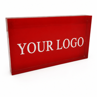 Blocs publicitaires en acrylique rouge personnalisés en gros avec lettres blanches, hauteur réglable, présentoir de bureau