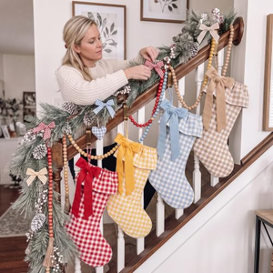 Chaussette de Noël rustique personnalisée en toile à carreaux gingham, avec bordure en dentelle et volants, style vintage, décoration de fêtes très prisée - Product Image 3