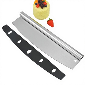 Tagliapizza a Forma di Luna con Bordo Seghettato e Design Sagomato, Utensile da Cucina per Uso Domestico, Vendita all'Ingrosso - Product Image 1