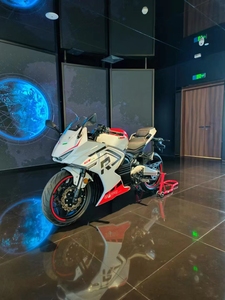 Motocicleta de Carreras Callejeras con Motor Central, Transmisión por Cadena, 144V 11KW, con EEC COC, Autonomía de 250KM - Product Image 1