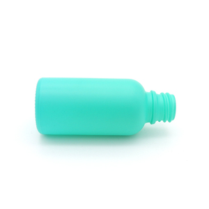 Botella de vidrio de aceite esencial verde, con tapa de metal para el cuidado de la piel - Product Image 5