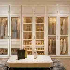 Armario de Madera con Vitrina de Vidrio para Vestidor, Estilo Francés, con Iluminación LED, <span class=keywords><strong>Muebles</strong></span> Personalizados para Dormitorio - Product Image 2