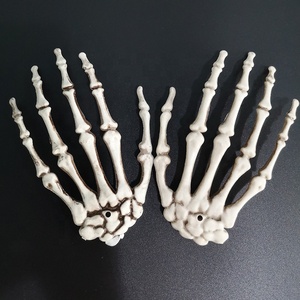 Accesorios de decoración de Halloween, esqueleto de mano, garra de hueso, estante de Terror, accesorios colgantes de goteo, mano fantasma - Product Image 1