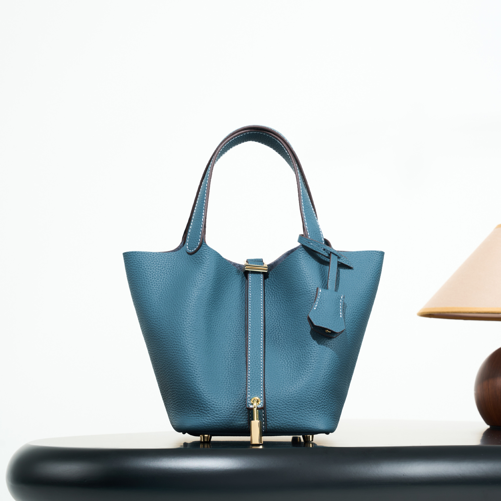Boucle bleu denim et or