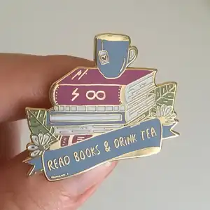 Buku indah bentuk pola Lapel kustom Pin pembatas buku hadiah promosi buku halus menyelesaikan kustom Pin Enamel keras dengan kartu - Product Image 5