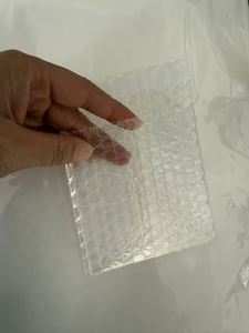 ซองไปรษณีย์พลาสติกใสแบบมีฟองอากาศ  แบบมีกาวในตัว เป็นมิตรกับสิ่งแวดล้อม  สามารถปรับแต่งได้ พร้อมโลโก้ตามสั่ง สำหรับการส่งพัสดุทางไปรษณีย์ - Product Image 3