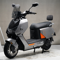 Vente en gros, scooter électrique sportif à pédales pour adultes, longue portée 75 km, 2000 W, vitesse maximale 68 km/h