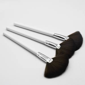 <span class=keywords><strong>Pinceau</strong></span> <span class=keywords><strong>de</strong></span> <span class=keywords><strong>fond</strong></span> <span class=keywords><strong>de</strong></span> <span class=keywords><strong>teint</strong></span> en forme d'éventail <span class=keywords><strong>pinceau</strong></span> <span class=keywords><strong>de</strong></span> masque facial cosmétique en nylon doux - Product Image 1