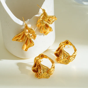 ต่างหูมินิมอลชุบทอง 18K สแตนเลส 304 ชุบสูญญากาศ ลายดอกไม้เรขาคณิต สำหรับใส่ถ่ายเซลฟี่ในชีวิตประจำวัน สำหรับผู้หญิง - Product Image 1