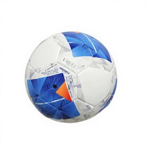 Ballon de football professionnel personnalisé n°5 en PVC et cuir PU durable pour les sports d'équipe et l'entraînement en extérieur - Product Image 4