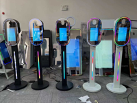 Expédition directe d'usine Miroir tactile interactif de 13,3 pouces pour selfie et photomaton pour mariage ou fête