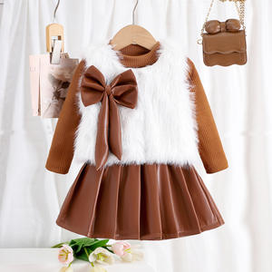 Vêtements pour enfants en bas âge, automne-hiver, vente en gros, haut à rayures, manteau en fourrure à nœud, <span class=keywords><strong>jupe</strong></span> en <span class=keywords><strong>cuir</strong></span> plissée, ensemble de 3 pièces pour petites filles - Product Image 2