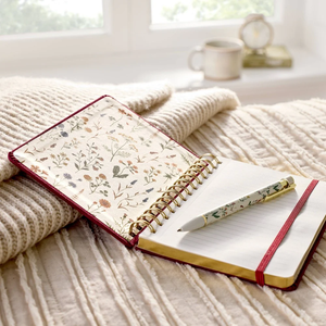 Carnet à couverture rigide ligné en suède avec feuille d'or personnalisée, carnet en velours rouge, planificateur spiralé avec marque-page élastique - Product Image 2