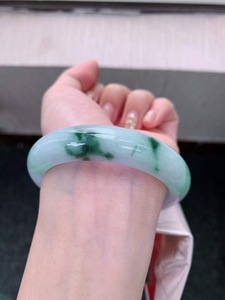 Brazalete Elegante de Plata con Forma de Flor en Tonos Primaverales Violeta, Verde Girasol, Regalo Perfecto para Fiestas - Product Image 5