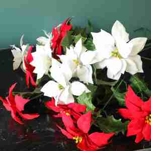 Bouquet <span class=keywords><strong>de</strong></span> roses poinseteta rouges, fausses fleurs, pour une décoration <span class=keywords><strong>de</strong></span> noël, pour un festival, pour les vacances - Product Image 6