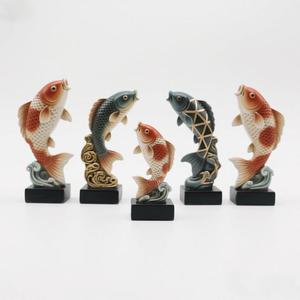 Estatua de estatuilla de resina Leaping Koi-Estatuilla de carpa pintada a mano de 8 ", diseño de leyenda <span class=keywords><strong>Dragon</strong></span> Gate - Product Image 1